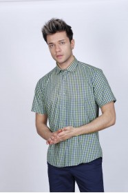 COTTON SHIRT IN GREEN COLOUR, SHORT SLEEVES, AND REGULAR FIT MOLD.