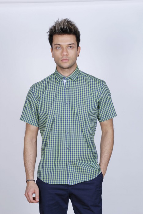 COTTON SHIRT IN GREEN COLOUR, SHORT SLEEVES, AND REGULAR FIT MOLD.