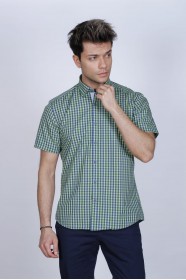 COTTON SHIRT IN GREEN COLOUR, SHORT SLEEVES, AND REGULAR FIT MOLD.