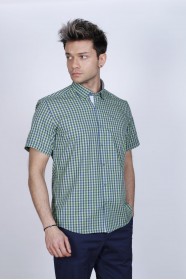 COTTON SHIRT IN GREEN COLOUR, SHORT SLEEVES, AND REGULAR FIT MOLD.