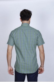COTTON SHIRT IN GREEN COLOUR, SHORT SLEEVES, AND REGULAR FIT MOLD.