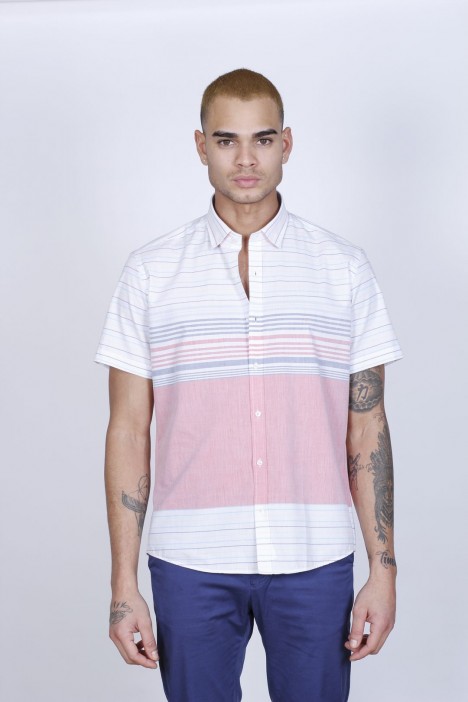 COTTON SHIRT IN RED COLOUR, SHORT SLEEVES, AND REGULAR FIT MOLD.