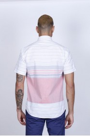 COTTON SHIRT IN RED COLOUR, SHORT SLEEVES, AND REGULAR FIT MOLD.