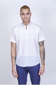 COTTON SHIRT IN BLUE COLOUR, SHORT SLEEVES, AND REGULAR FIT MOLD.