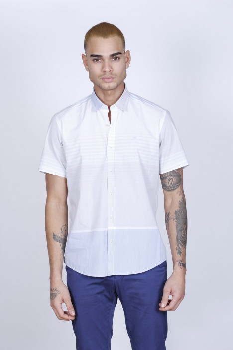 COTTON SHIRT IN BLUE COLOUR, SHORT SLEEVES, AND REGULAR FIT MOLD.