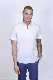 COTTON SHIRT IN BLUE COLOUR, SHORT SLEEVES, AND REGULAR FIT MOLD.