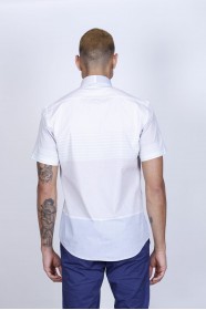 COTTON SHIRT IN BLUE COLOUR, SHORT SLEEVES, AND REGULAR FIT MOLD.