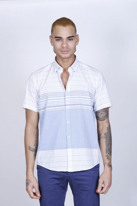 COTTON SHIRT IN DARK BLUE COLOUR, SHORT SLEEVES, AND REGULAR FIT MOLD.