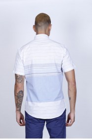 COTTON SHIRT IN DARK BLUE COLOUR, SHORT SLEEVES, AND REGULAR FIT MOLD.