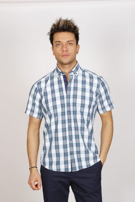 COTTON SHIRT IN TURQUOISE COLOUR, SHORT SLEEVES, AND REGULAR FIT MOLD.