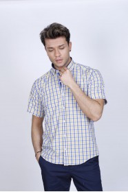 COTTON SHIRT IN YELLOW COLOUR, SHORT SLEEVES, AND REGULAR FIT MOLD.