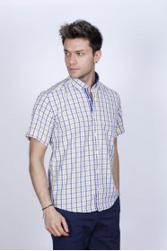 COTTON SHIRT IN YELLOW COLOUR, SHORT SLEEVES, AND REGULAR FIT MOLD.