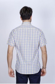 COTTON SHIRT IN YELLOW COLOUR, SHORT SLEEVES, AND REGULAR FIT MOLD.