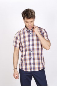 COTTON SHIRT IN YELLOW COLOUR, SHORT SLEEVES, AND REGULAR FIT MOLD.