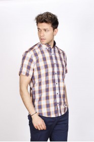 COTTON SHIRT IN YELLOW COLOUR, SHORT SLEEVES, AND REGULAR FIT MOLD.