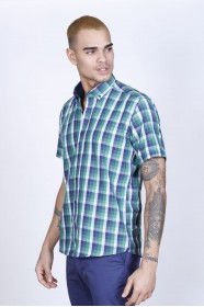 COTTON SHIRT IN GREEN COLOUR, SHORT SLEEVES, AND REGULAR FIT MOLD.