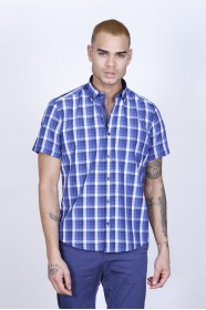 COTTON SHIRT IN SAX BLUE COLOUR, SHORT SLEEVES, AND REGULAR FIT MOLD.