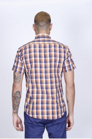 COTTON SHIRT IN YELLOW COLOUR, SHORT SLEEVES, AND REGULAR FIT MOLD.