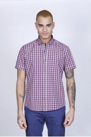 COTTON SHIRT IN RED COLOUR, SHORT SLEEVES, AND REGULAR FIT MOLD.