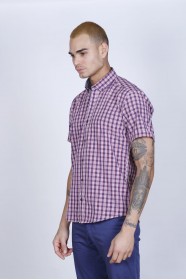 COTTON SHIRT IN RED COLOUR, SHORT SLEEVES, AND REGULAR FIT MOLD.
