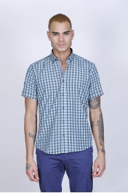 COTTON SHIRT IN GREEN COLOUR, SHORT SLEEVES, AND REGULAR FIT MOLD.