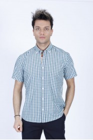 COTTON SHIRT IN GREEN COLOUR, SHORT SLEEVES, AND REGULAR FIT MOLD.