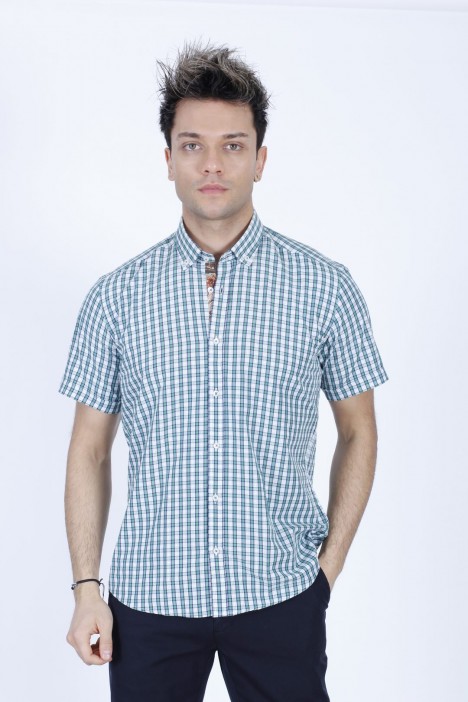 COTTON SHIRT IN GREEN COLOUR, SHORT SLEEVES, AND REGULAR FIT MOLD.