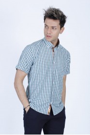 COTTON SHIRT IN GREEN COLOUR, SHORT SLEEVES, AND REGULAR FIT MOLD.