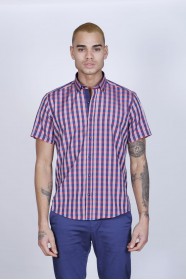 COTTON SHIRT IN RED COLOUR, SHORT SLEEVES, AND REGULAR FIT MOLD.