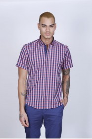 COTTON SHIRT IN RED COLOUR, SHORT SLEEVES, AND REGULAR FIT MOLD.