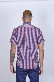 COTTON SHIRT IN RED COLOUR, SHORT SLEEVES, AND REGULAR FIT MOLD.