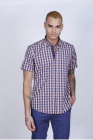 COTTON SHIRT IN YELLOW COLOUR, SHORT SLEEVES, AND REGULAR FIT MOLD.