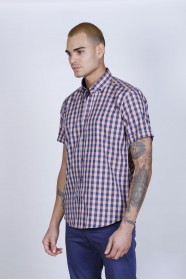 COTTON SHIRT IN YELLOW COLOUR, SHORT SLEEVES, AND REGULAR FIT MOLD.