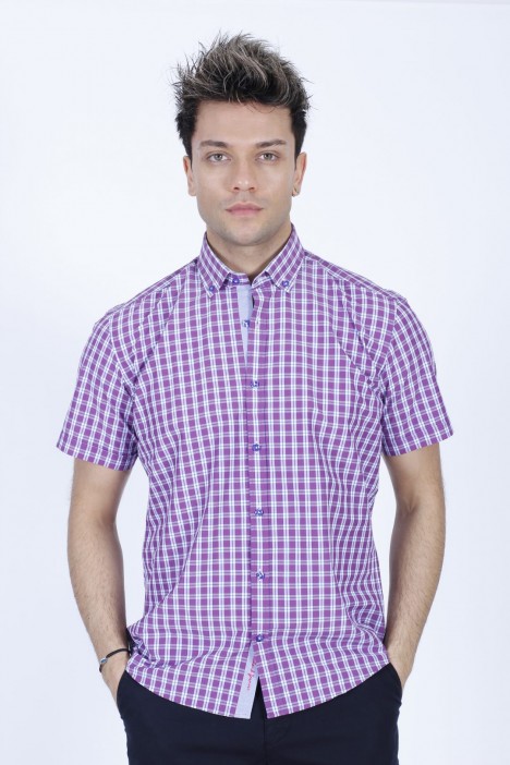 COTTON SHIRT IN RED COLOUR, SHORT SLEEVES, AND REGULAR FIT MOLD.