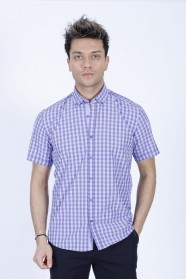 COTTON SHIRT IN LILY COLOUR, SHORT SLEEVES, AND REGULAR FIT MOLD.