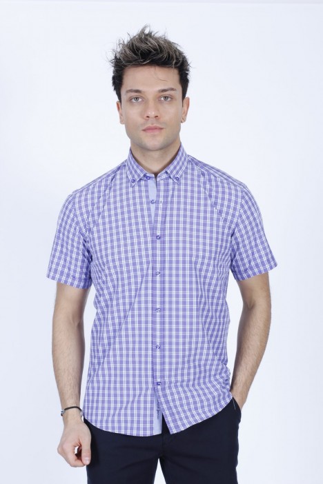 COTTON SHIRT IN LILY COLOUR, SHORT SLEEVES, AND REGULAR FIT MOLD.