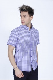 COTTON SHIRT IN LILY COLOUR, SHORT SLEEVES, AND REGULAR FIT MOLD.