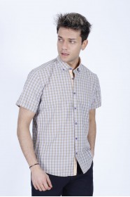 COTTON SHIRT IN YELLOW COLOUR, SHORT SLEEVES, AND REGULAR FIT MOLD.