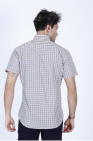 COTTON SHIRT IN YELLOW COLOUR, SHORT SLEEVES, AND REGULAR FIT MOLD.