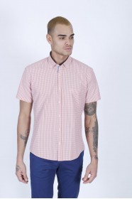 COTTON SHIRT IN YELLOW COLOUR, SHORT SLEEVES, AND REGULAR FIT MOLD.
