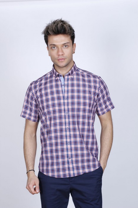 COTTON SHIRT IN SAX BLUE COLOUR, SHORT SLEEVES, AND REGULAR FIT MOLD.