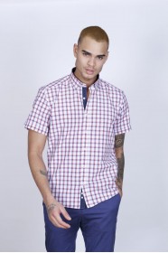 COTTON SHIRT IN RED COLOUR, SHORT SLEEVES, AND REGULAR FIT MOLD.