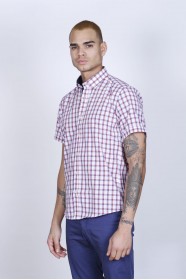 COTTON SHIRT IN RED COLOUR, SHORT SLEEVES, AND REGULAR FIT MOLD.