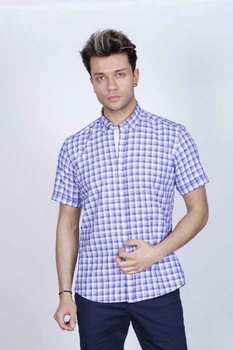 COTTON SHIRT IN SAX BLUE COLOUR, SHORT SLEEVES, AND REGULAR FIT MOLD.