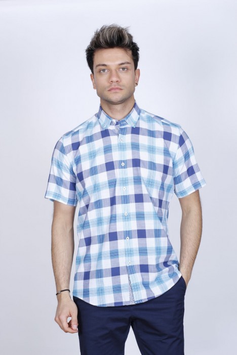 COTTON SHIRT IN TURQUOISE COLOUR, SHORT SLEEVES, AND REGULAR FIT MOLD.