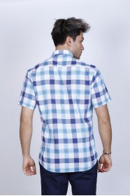 COTTON SHIRT IN TURQUOISE COLOUR, SHORT SLEEVES, AND REGULAR FIT MOLD.
