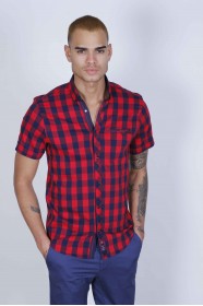 SPORT COTTON SHIRT IN RED COLORED, SHORT SLEEVE, SNAP-BUTTON ON THE FRONT.