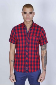 SPORT COTTON SHIRT IN RED COLORED, SHORT SLEEVE, SNAP-BUTTON ON THE FRONT.