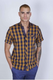 SPORT COTTON SHIRT IN MUSTARD COLORED, SHORT SLEEVE, SNAP-BUTTON ON THE FRONT.