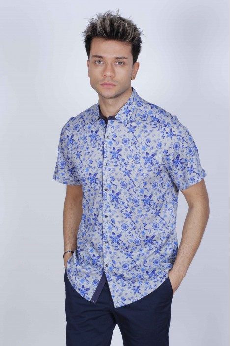 SPORT COTTON SHIRT, SHORT SLEEVE, BUTTON FASTENING ON THE FRONT. CREAM